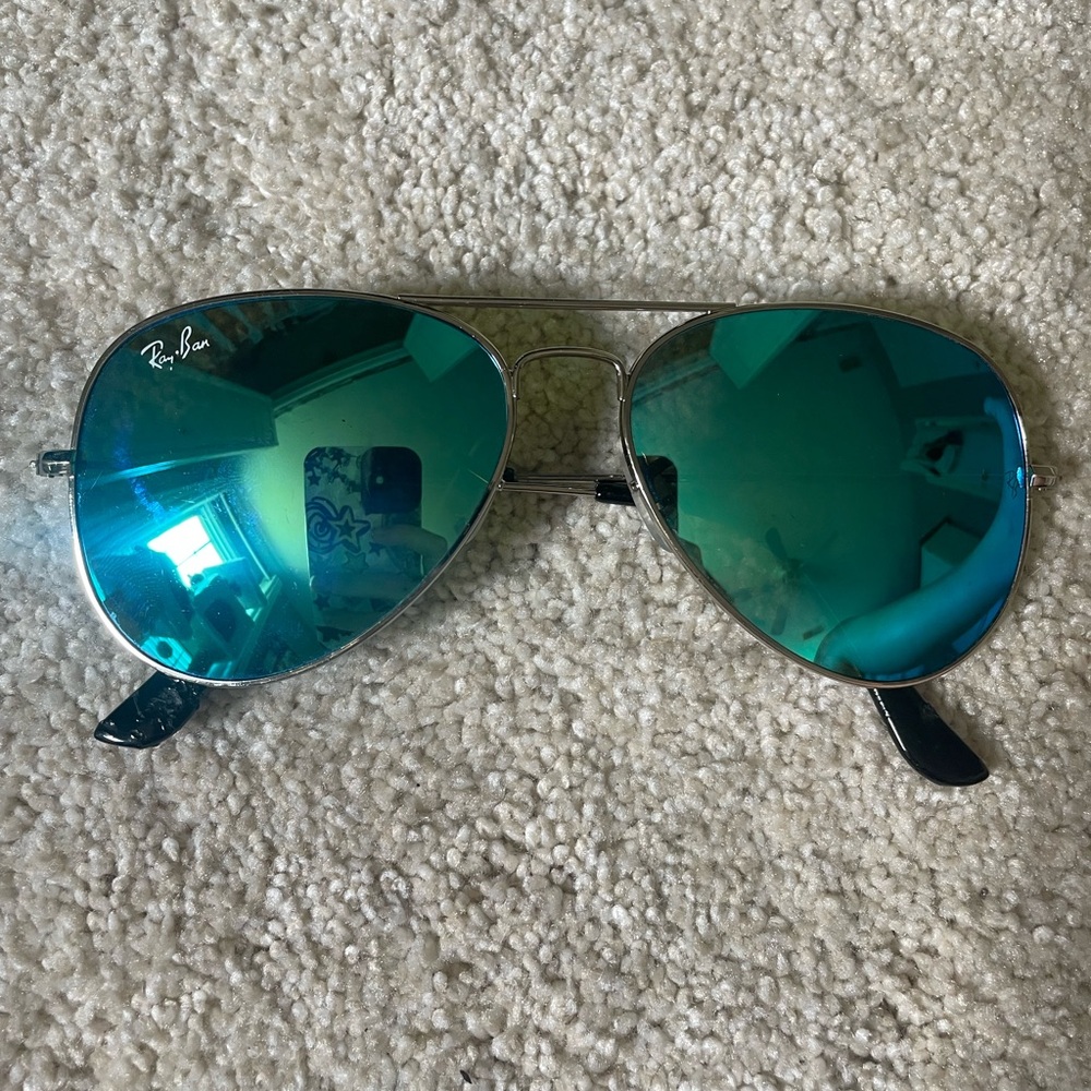 Ray-Ban Aviator Sunglasses with Teal Lenses